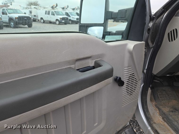 image for item ET5253 2010 Ford F250 pickup truck