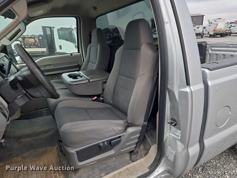 image for item ET5253 2010 Ford F250 pickup truck