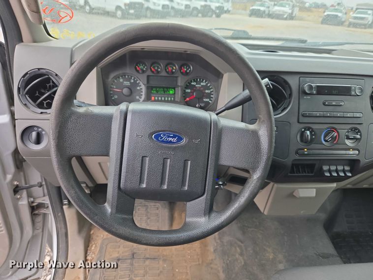 image for item ET5253 2010 Ford F250 pickup truck