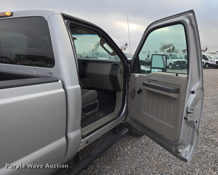 image for item ET5253 2010 Ford F250 pickup truck