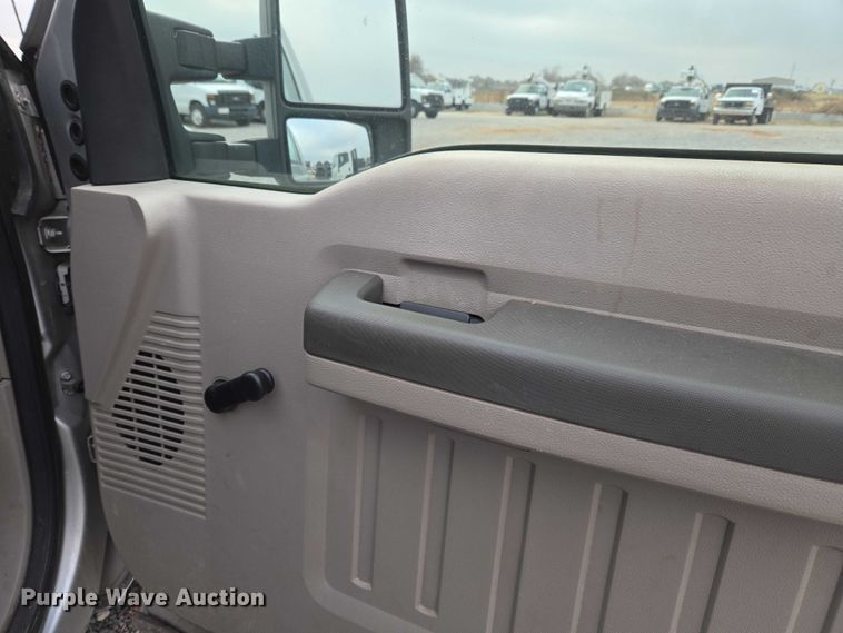 image for item ET5253 2010 Ford F250 pickup truck