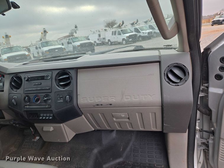 image for item ET5253 2010 Ford F250 pickup truck