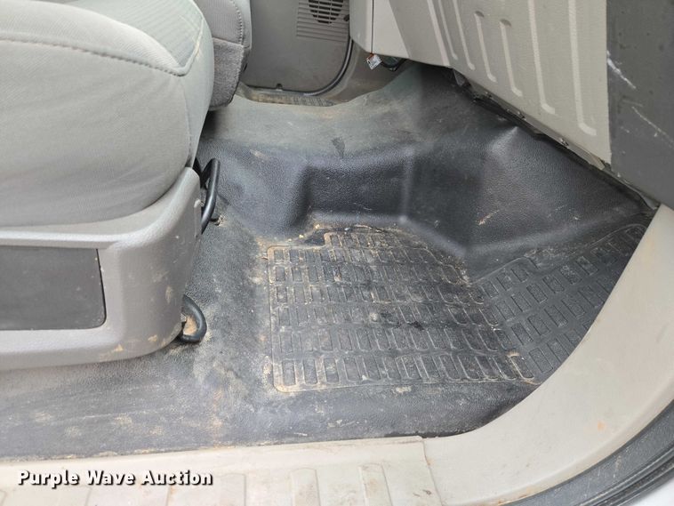 image for item ET5253 2010 Ford F250 pickup truck