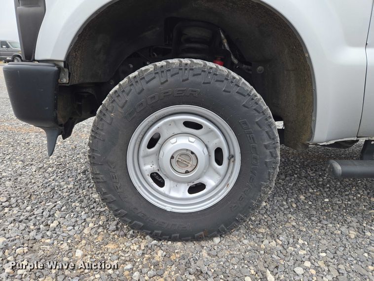 image for item ET5253 2010 Ford F250 pickup truck