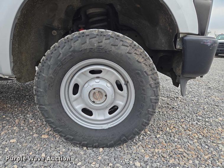 image for item ET5253 2010 Ford F250 pickup truck