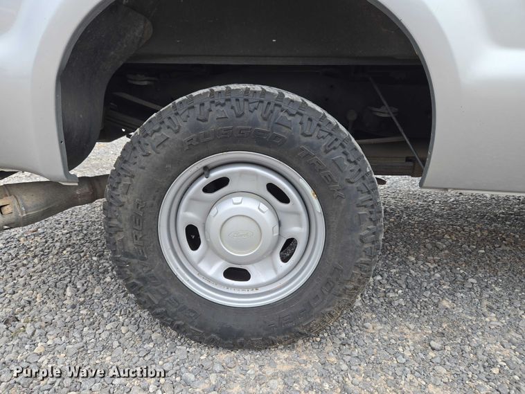 image for item ET5253 2010 Ford F250 pickup truck