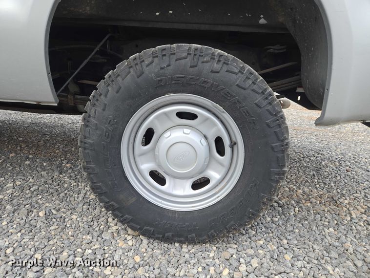 image for item ET5253 2010 Ford F250 pickup truck