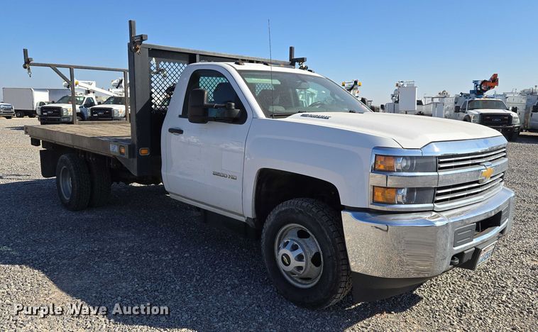 image for item ET5254 2015 Chevrolet Silverado 3500HD flatbed pickup truck