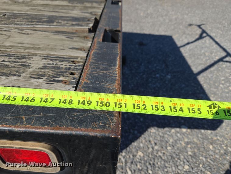 image for item ET5254 2015 Chevrolet Silverado 3500HD flatbed pickup truck