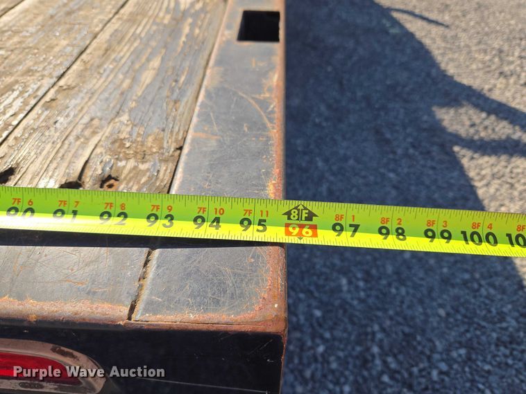 image for item ET5254 2015 Chevrolet Silverado 3500HD flatbed pickup truck