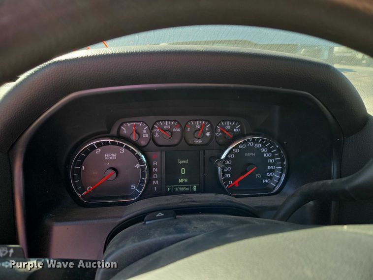 image for item ET5254 2015 Chevrolet Silverado 3500HD flatbed pickup truck