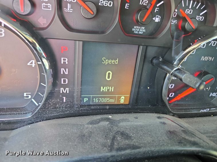 image for item ET5254 2015 Chevrolet Silverado 3500HD flatbed pickup truck