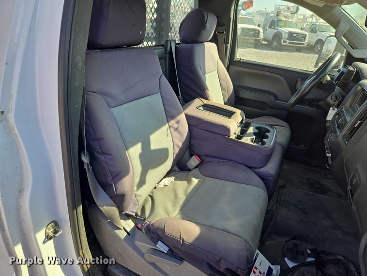 image for item ET5254 2015 Chevrolet Silverado 3500HD flatbed pickup truck