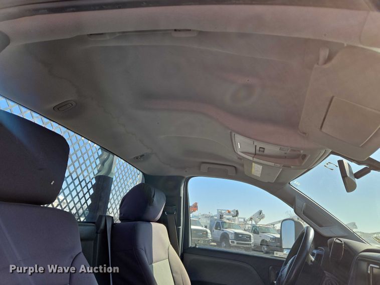 image for item ET5254 2015 Chevrolet Silverado 3500HD flatbed pickup truck