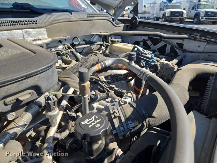 image for item ET5254 2015 Chevrolet Silverado 3500HD flatbed pickup truck