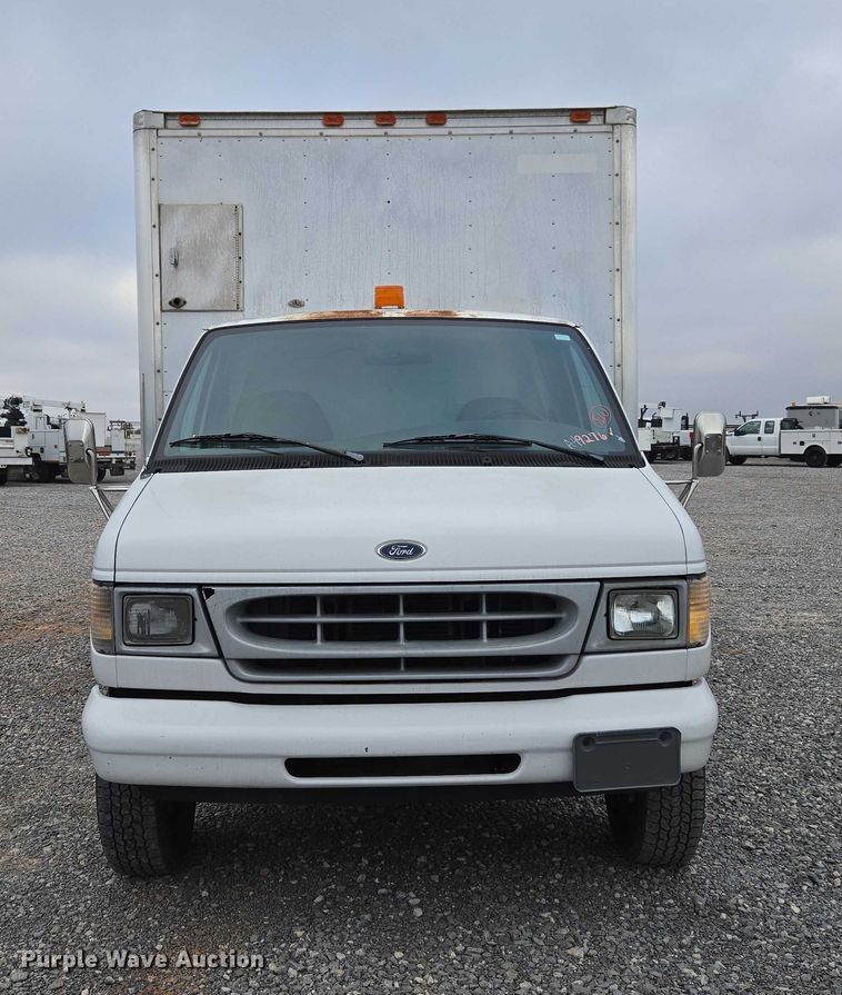 image for item ET5255 2000 Ford E350 fiber optic splicing truck