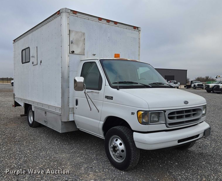 image for item ET5255 2000 Ford E350 fiber optic splicing truck