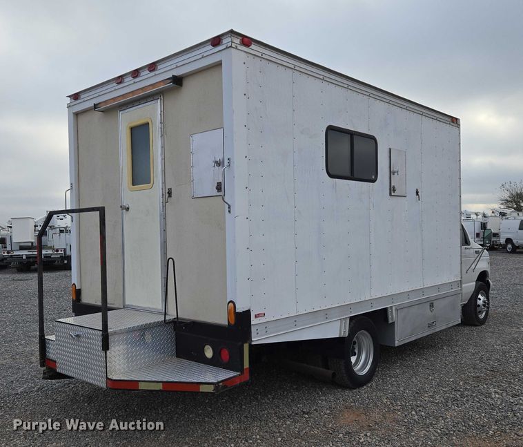 image for item ET5255 2000 Ford E350 fiber optic splicing truck