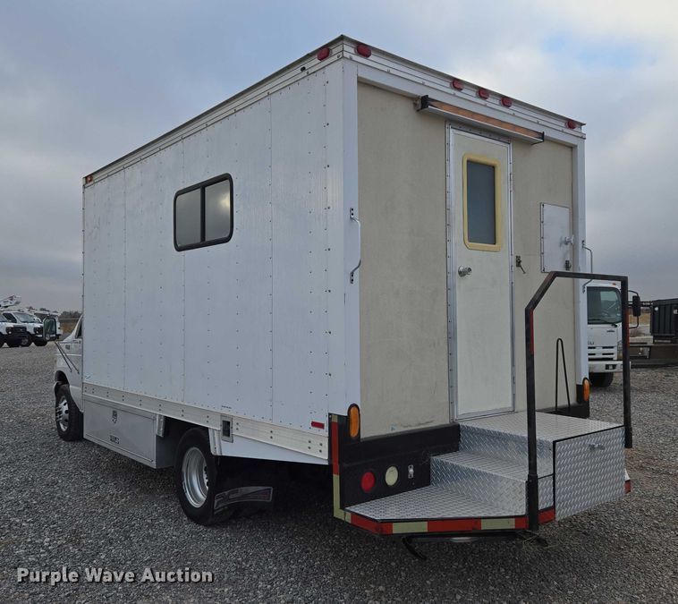 image for item ET5255 2000 Ford E350 fiber optic splicing truck