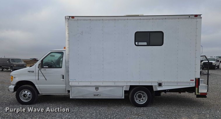 image for item ET5255 2000 Ford E350 fiber optic splicing truck