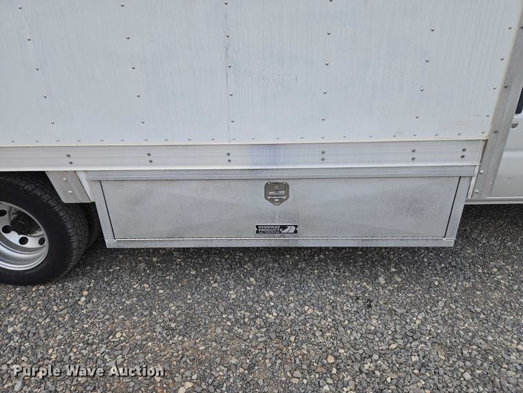 image for item ET5255 2000 Ford E350 fiber optic splicing truck