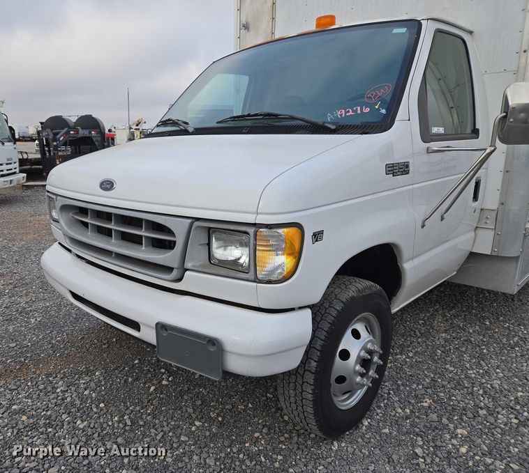 image for item ET5255 2000 Ford E350 fiber optic splicing truck