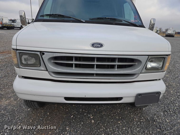 image for item ET5255 2000 Ford E350 fiber optic splicing truck