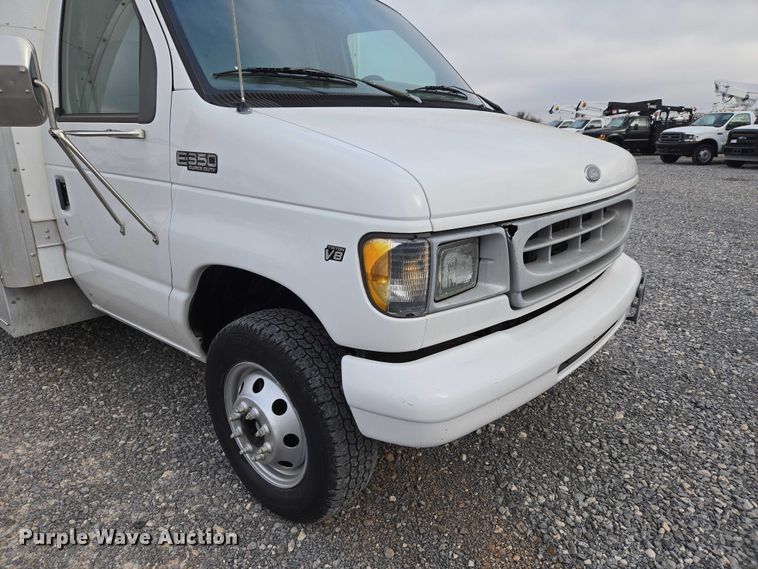 image for item ET5255 2000 Ford E350 fiber optic splicing truck