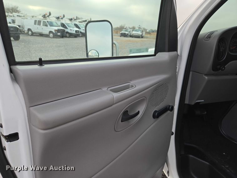 image for item ET5255 2000 Ford E350 fiber optic splicing truck