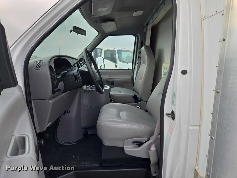 image for item ET5255 2000 Ford E350 fiber optic splicing truck