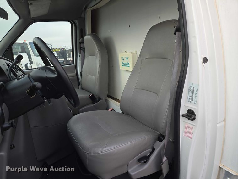 image for item ET5255 2000 Ford E350 fiber optic splicing truck