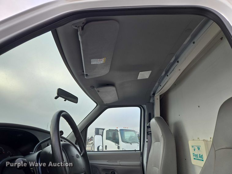 image for item ET5255 2000 Ford E350 fiber optic splicing truck