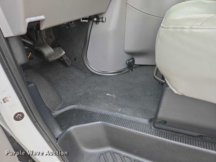 image for item ET5255 2000 Ford E350 fiber optic splicing truck