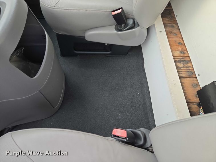 image for item ET5255 2000 Ford E350 fiber optic splicing truck