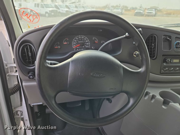 image for item ET5255 2000 Ford E350 fiber optic splicing truck