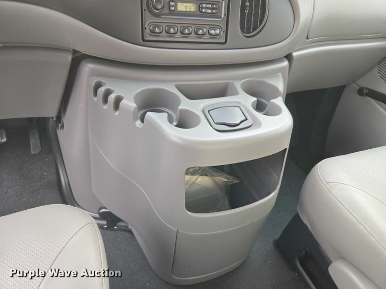 image for item ET5255 2000 Ford E350 fiber optic splicing truck