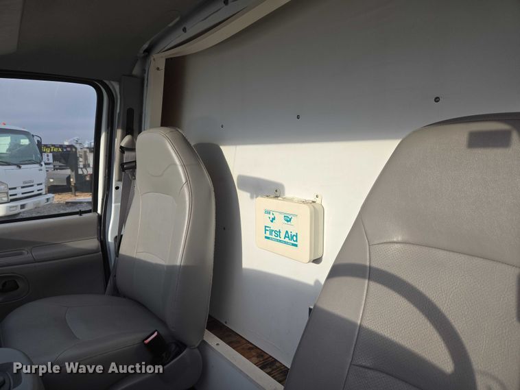 image for item ET5255 2000 Ford E350 fiber optic splicing truck