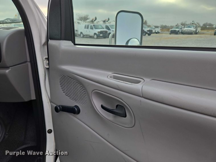 image for item ET5255 2000 Ford E350 fiber optic splicing truck