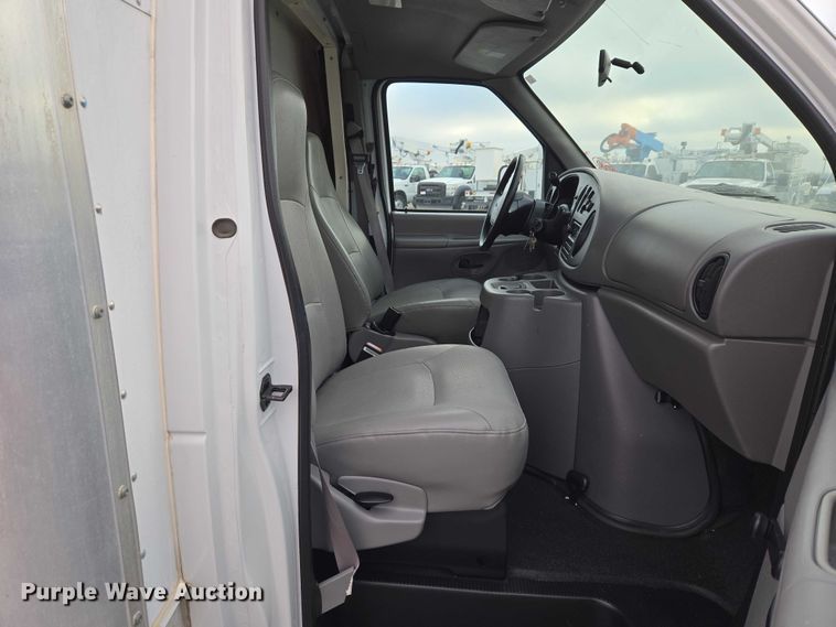 image for item ET5255 2000 Ford E350 fiber optic splicing truck