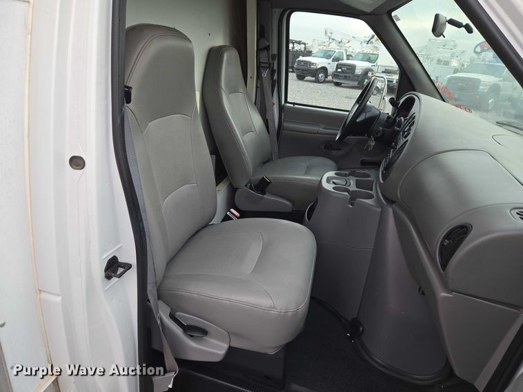 image for item ET5255 2000 Ford E350 fiber optic splicing truck