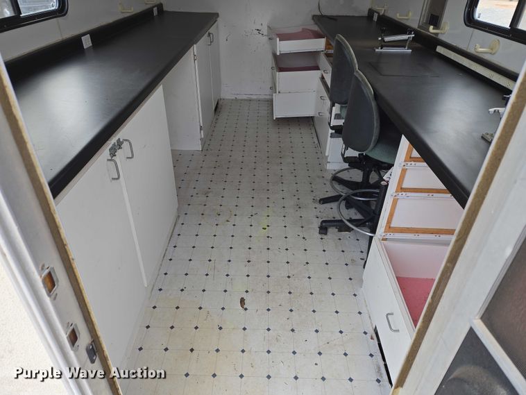 image for item ET5255 2000 Ford E350 fiber optic splicing truck