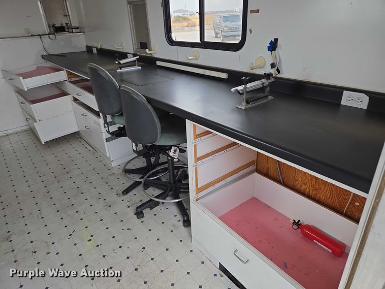 image for item ET5255 2000 Ford E350 fiber optic splicing truck