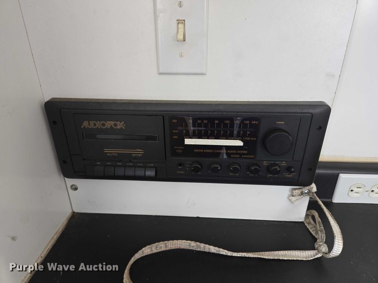 image for item ET5255 2000 Ford E350 fiber optic splicing truck