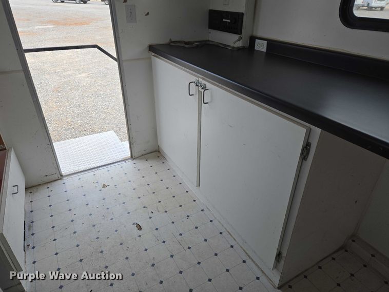 image for item ET5255 2000 Ford E350 fiber optic splicing truck