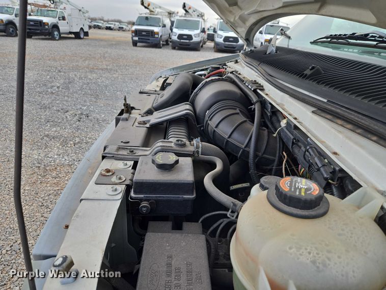 image for item ET5255 2000 Ford E350 fiber optic splicing truck