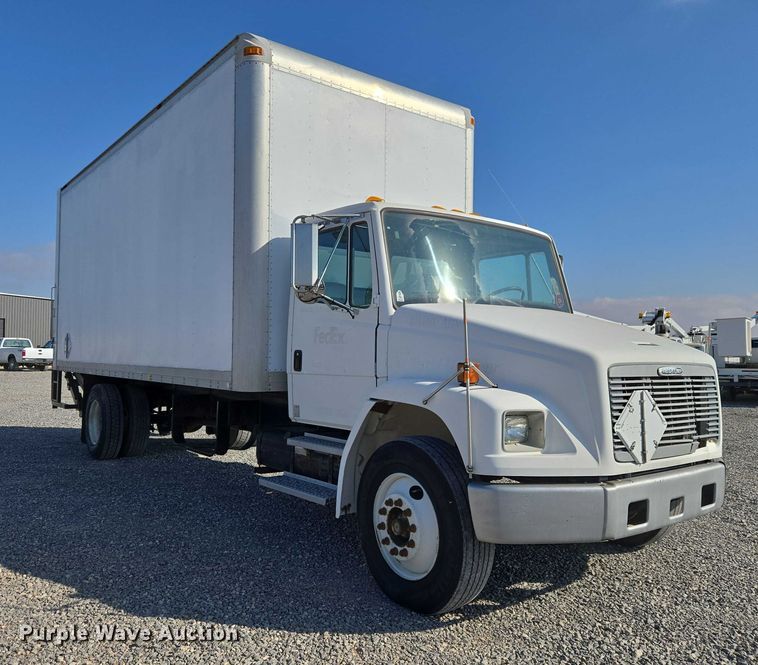 image for item ET5256 2002 Freightliner FL70 box truck