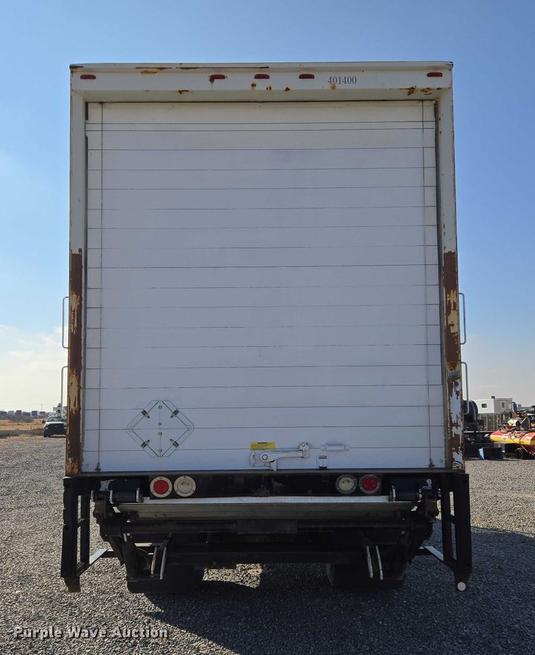 image for item ET5256 2002 Freightliner FL70 box truck