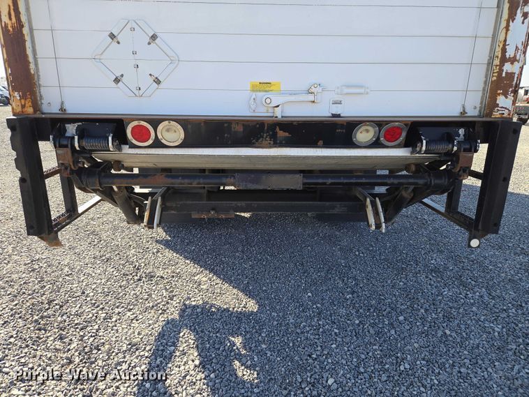 image for item ET5256 2002 Freightliner FL70 box truck