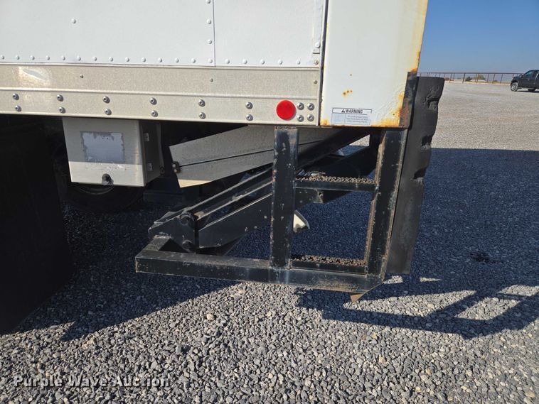 image for item ET5256 2002 Freightliner FL70 box truck