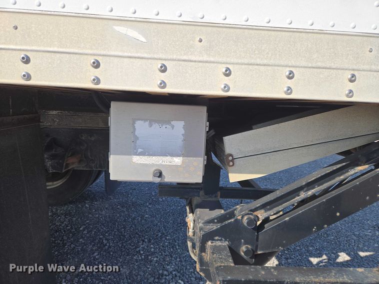 image for item ET5256 2002 Freightliner FL70 box truck